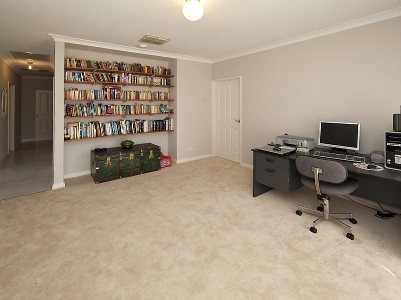 7 Expedition Drive, Thornlie WA 6108