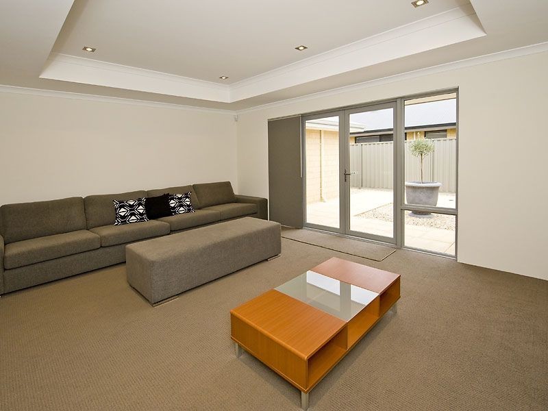 120 Columbia Parkway, Piara Waters WA 6112