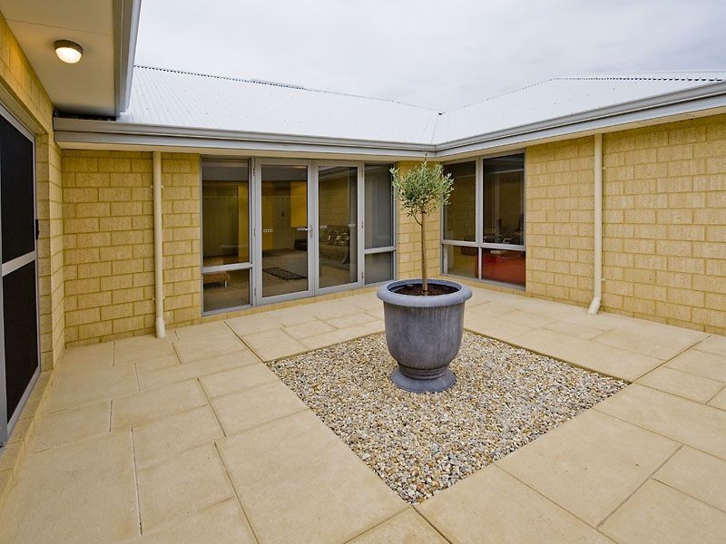 120 Columbia Parkway, Piara Waters WA 6112