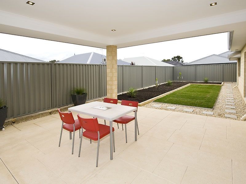 120 Columbia Parkway, Piara Waters WA 6112