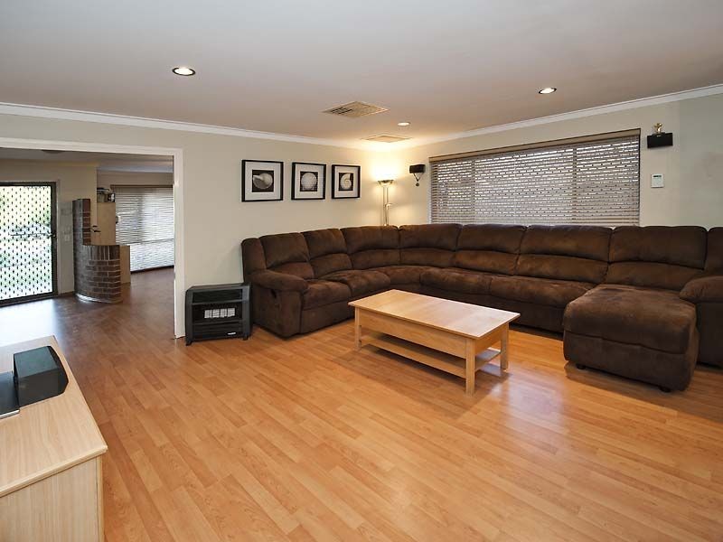 12 Farrer Place, Thornlie WA 6108