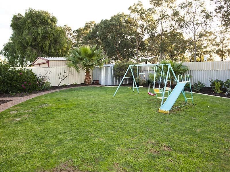 12 Farrer Place, Thornlie WA 6108