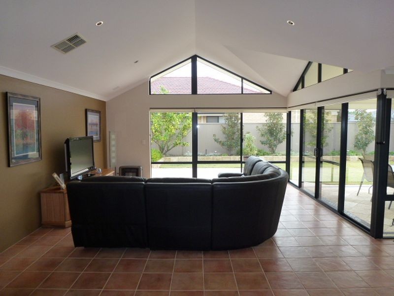 15 Greentree Drive, Southern River WA 6110