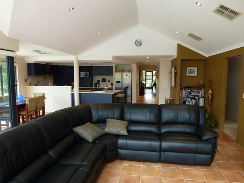 15 Greentree Drive, Southern River WA 6110