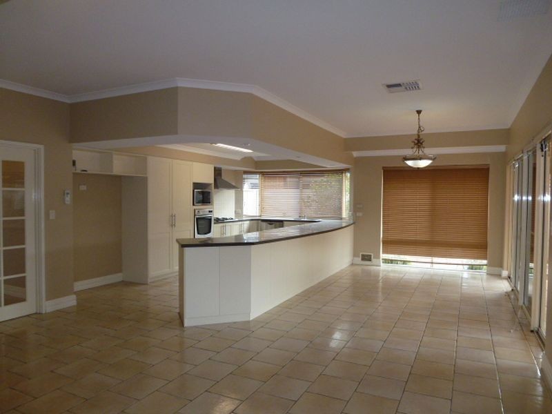 6 Bundera Road, Southern River WA 6110