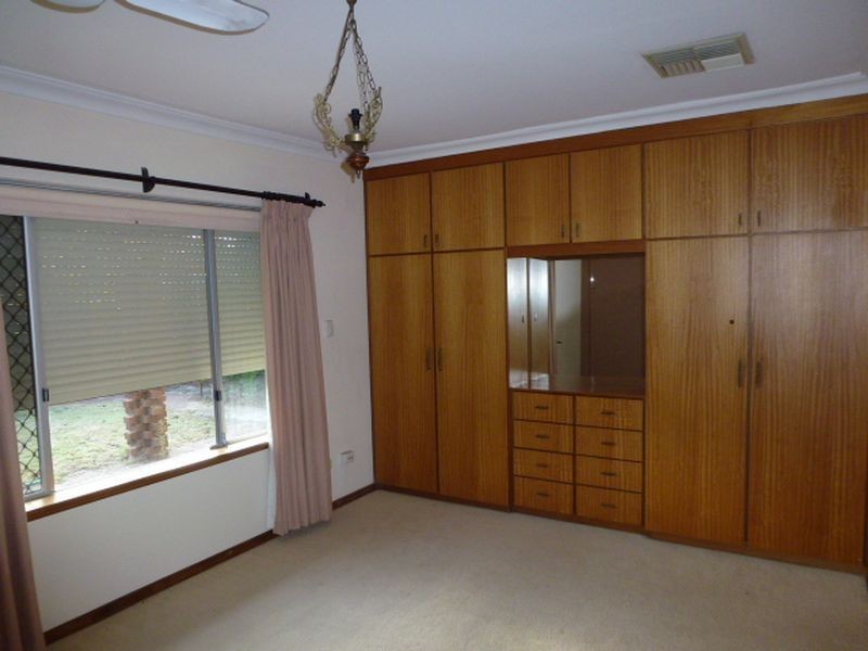 25 Sandon Road, Thornlie WA 6108