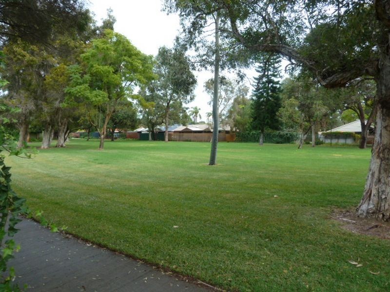 60 Grenadier Drive, Thornlie WA 6108