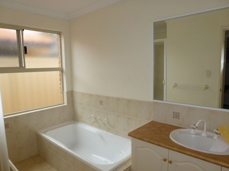 17 Repton Loop, Canning Vale WA 6155