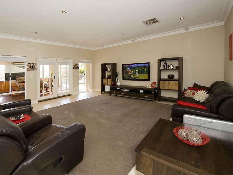 14 Repton Loop, Canning Vale WA 6155
