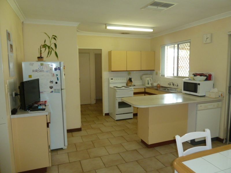 15 Banksia Circle, Thornlie WA 6108