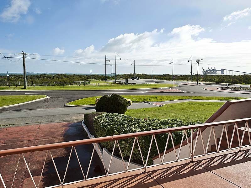 103 Rockingham Beach Road, Rockingham WA 6168