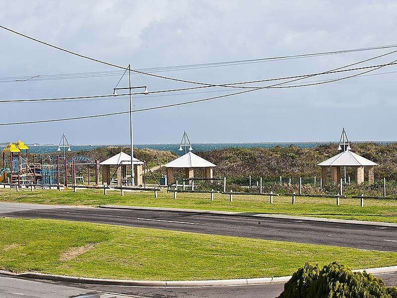 103 Rockingham Beach Road, Rockingham WA 6168