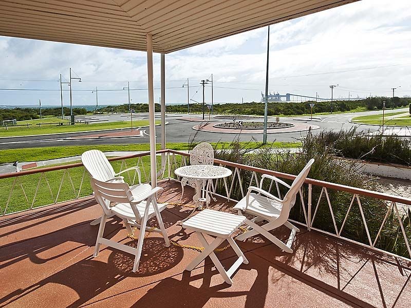 103 Rockingham Beach Road, Rockingham WA 6168