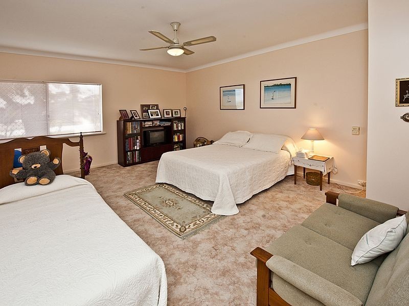 103 Rockingham Beach Road, Rockingham WA 6168