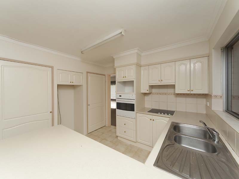 24 Griffith Way, Thornlie WA 6108