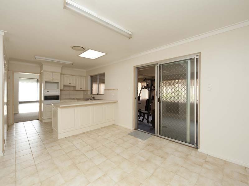 24 Griffith Way, Thornlie WA 6108