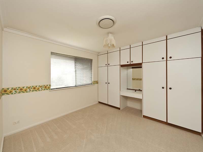 24 Griffith Way, Thornlie WA 6108