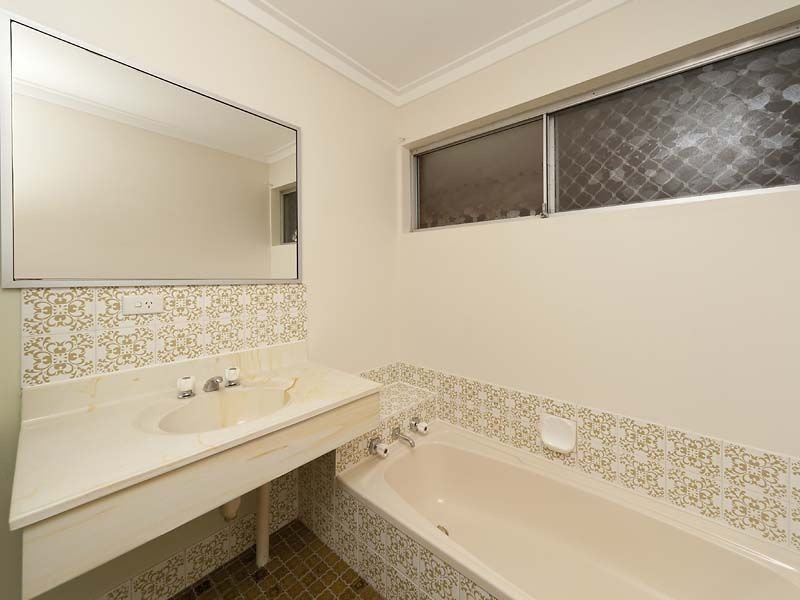 24 Griffith Way, Thornlie WA 6108
