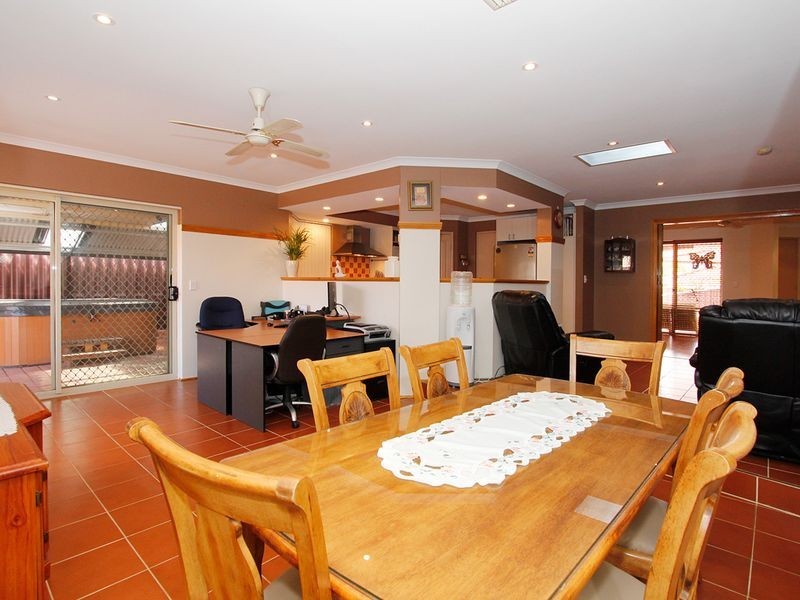 16 Songlark Place, Huntingdale WA 6110