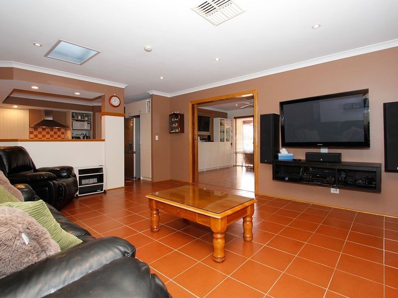 16 Songlark Place, Huntingdale WA 6110