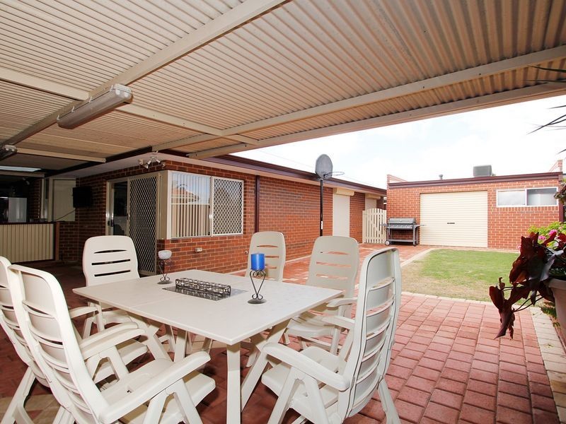 16 Songlark Place, Huntingdale WA 6110