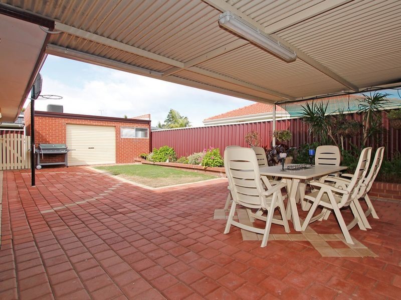 16 Songlark Place, Huntingdale WA 6110