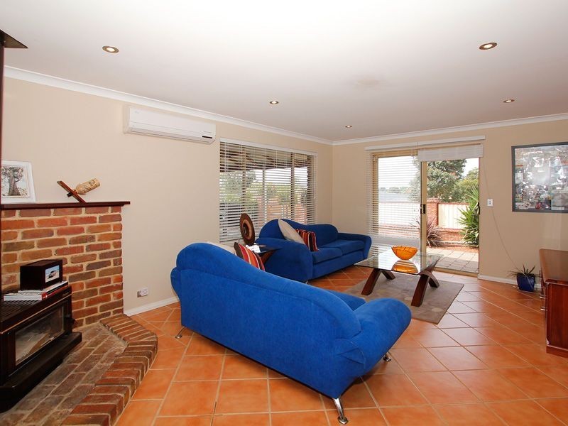 2 Challenger Drive, Thornlie WA 6108