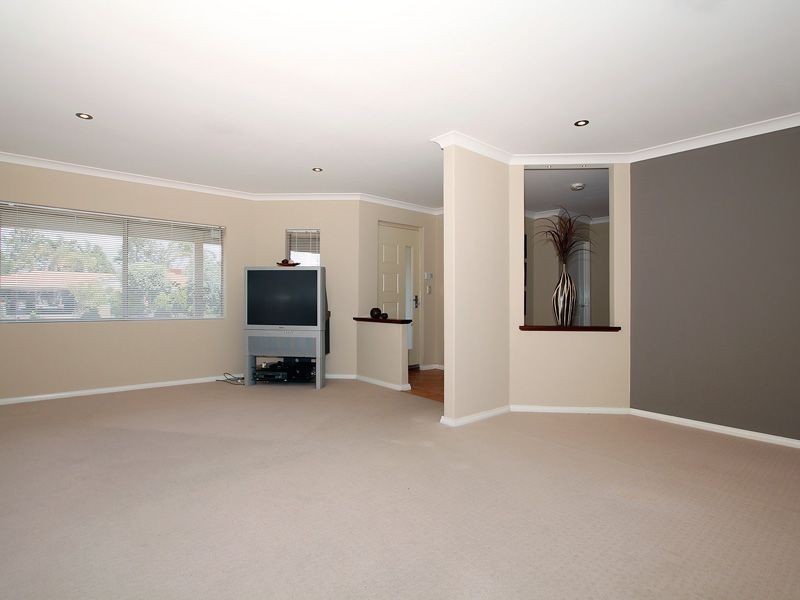 2 Challenger Drive, Thornlie WA 6108