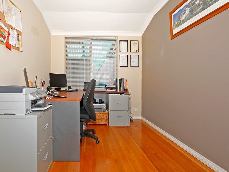 2 Challenger Drive, Thornlie WA 6108