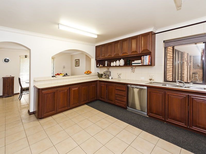 36 Ashley Drive, Kelmscott WA 6111