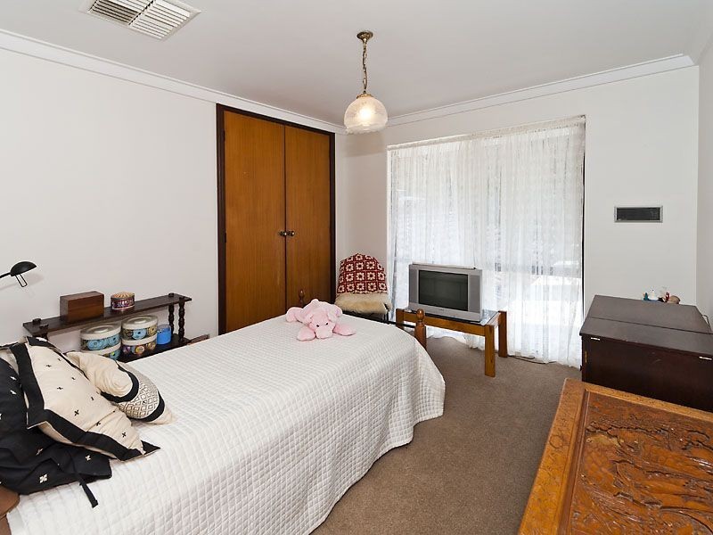 36 Ashley Drive, Kelmscott WA 6111