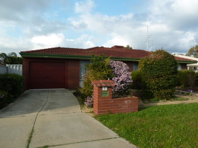 5 Firetail Court, Seville Grove WA 6112