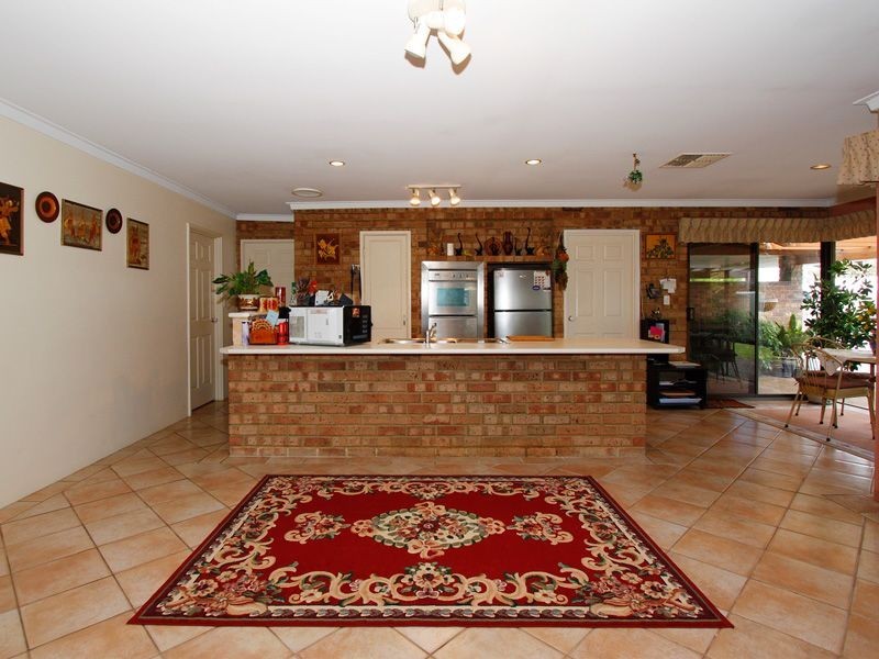 19 Crusader Drive, Thornlie WA 6108