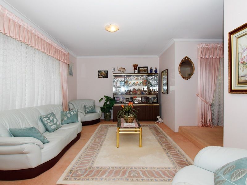 19 Crusader Drive, Thornlie WA 6108