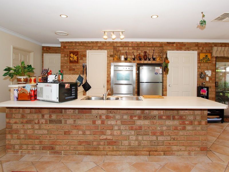 19 Crusader Drive, Thornlie WA 6108