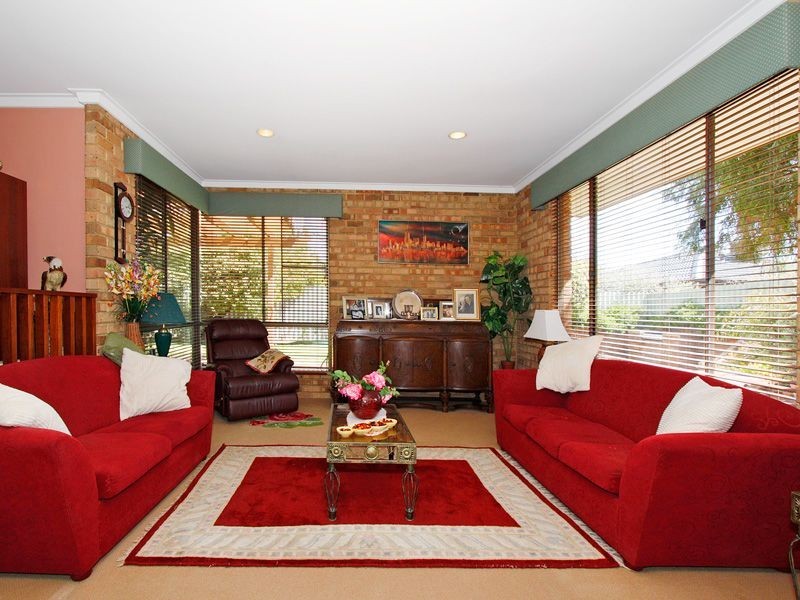 19 Crusader Drive, Thornlie WA 6108