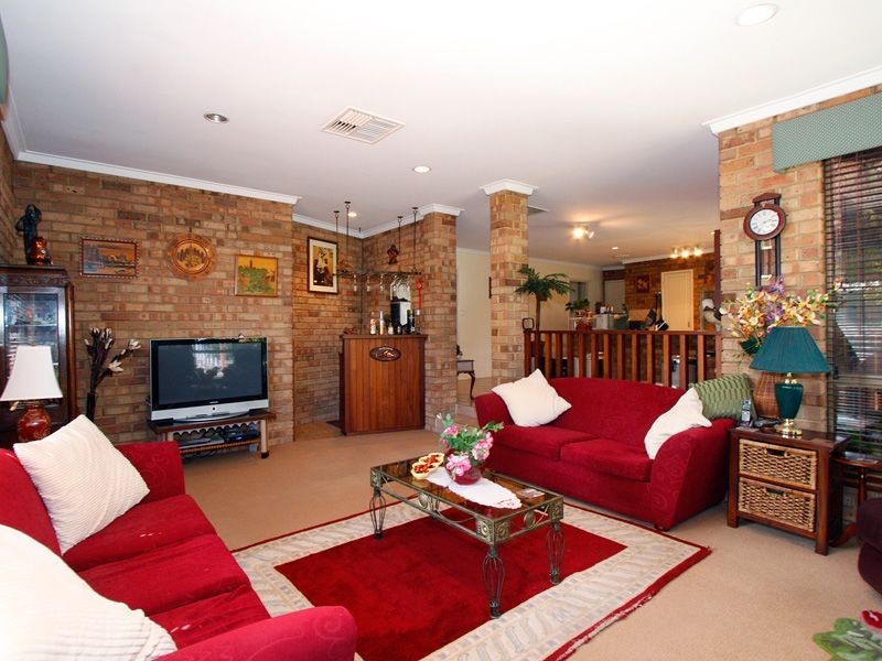 19 Crusader Drive, Thornlie WA 6108