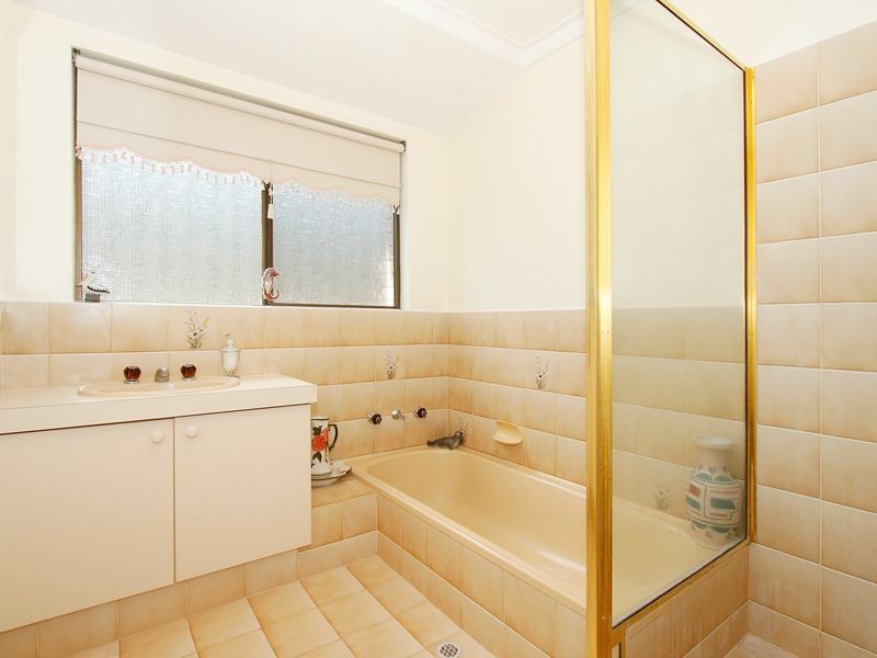 19 Crusader Drive, Thornlie WA 6108