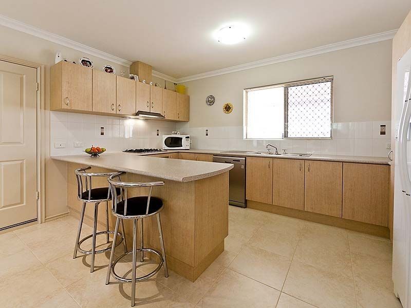 2/1 Cranwell Street, Thornlie WA 6108