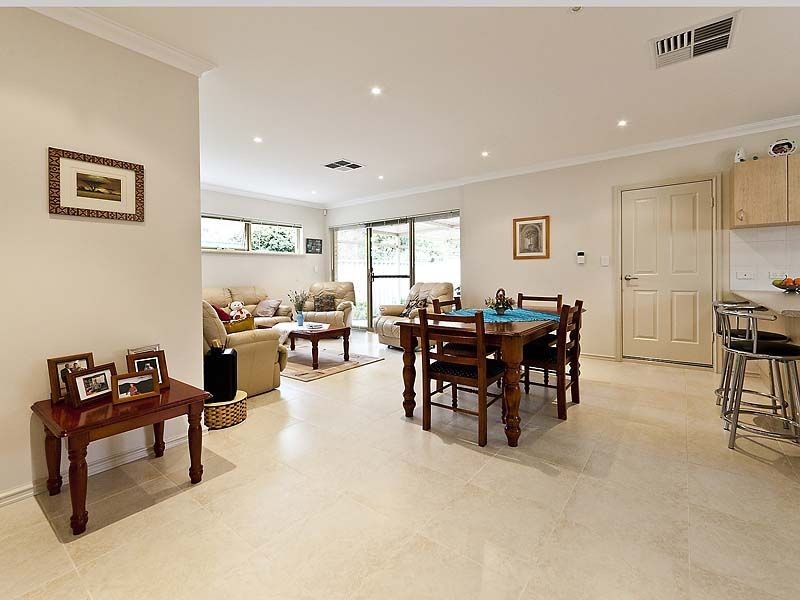 2/1 Cranwell Street, Thornlie WA 6108