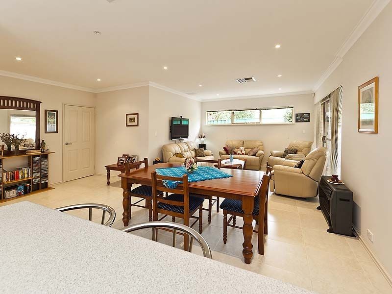 2/1 Cranwell Street, Thornlie WA 6108