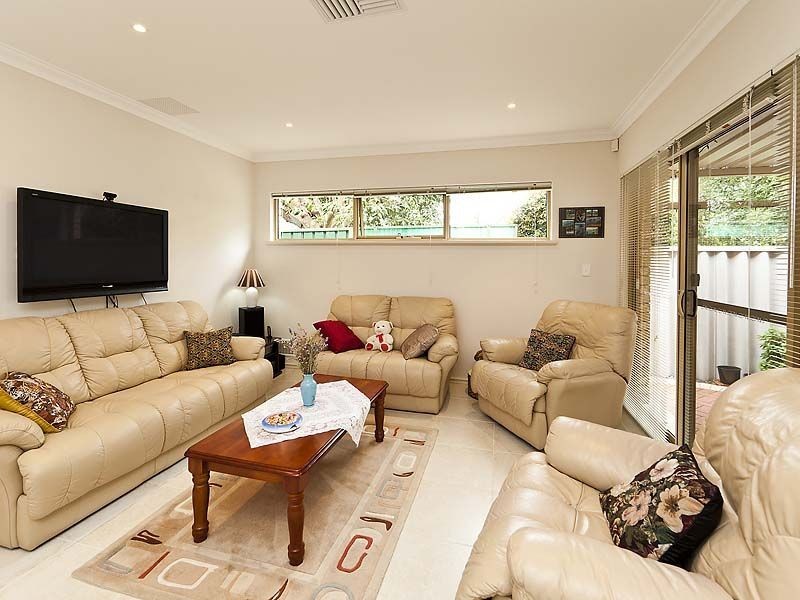 2/1 Cranwell Street, Thornlie WA 6108