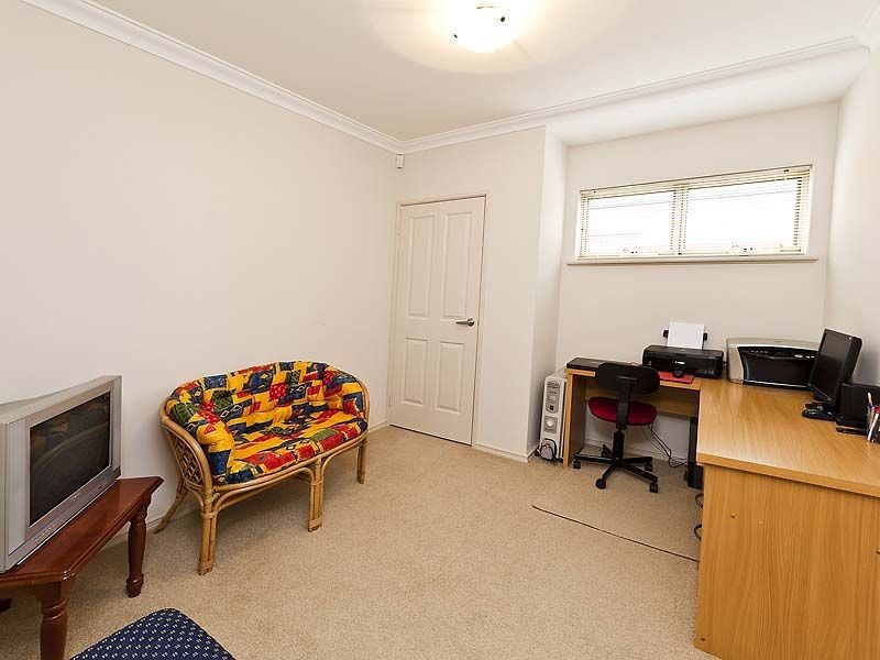 2/1 Cranwell Street, Thornlie WA 6108