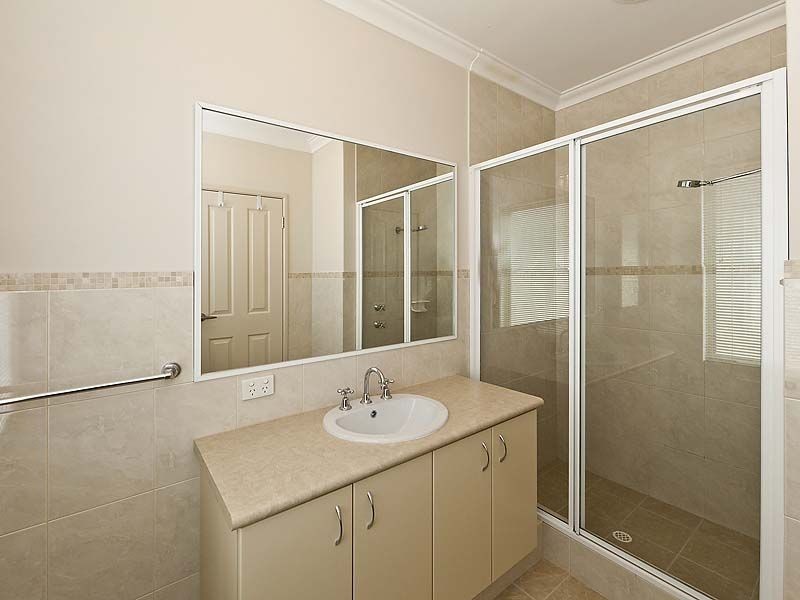 2/1 Cranwell Street, Thornlie WA 6108