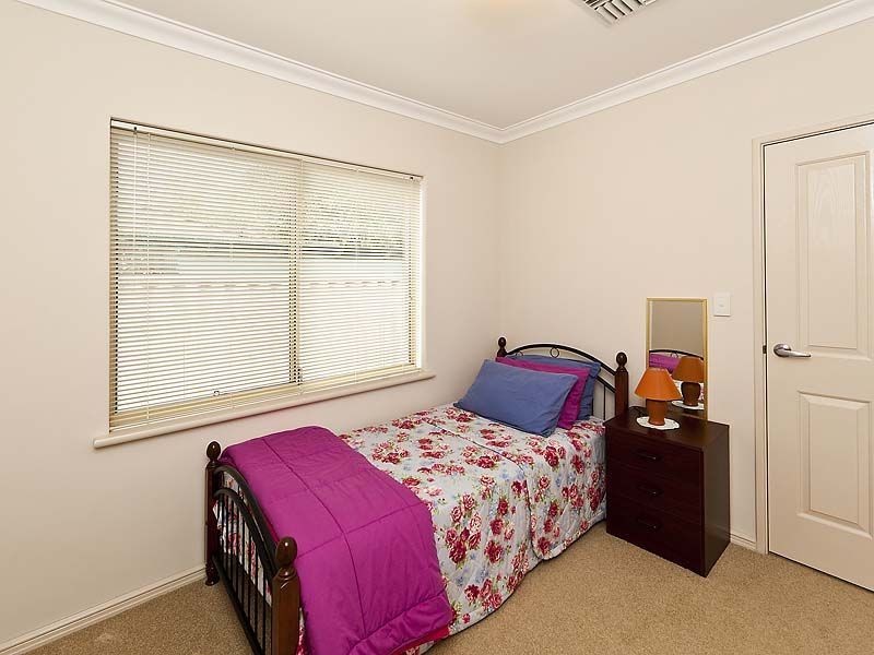 2/1 Cranwell Street, Thornlie WA 6108