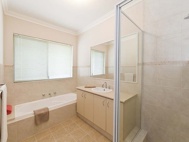 2/1 Cranwell Street, Thornlie WA 6108