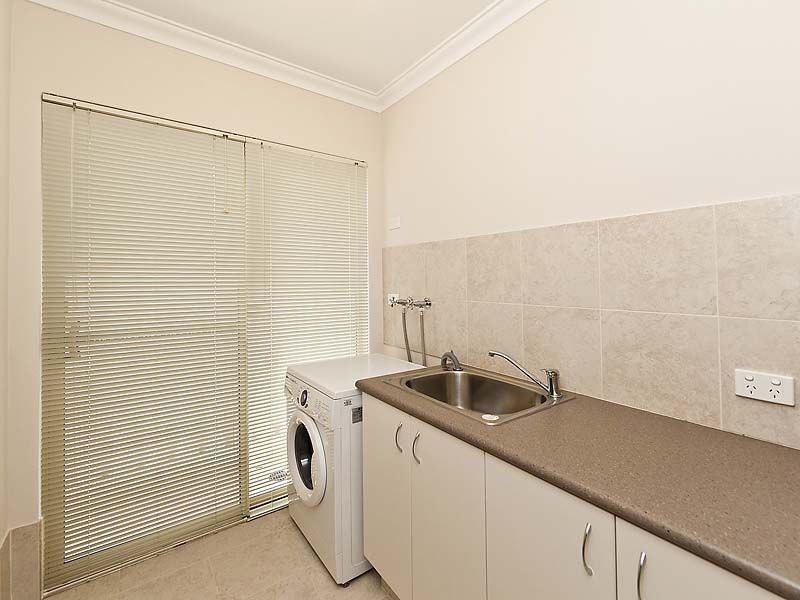 2/1 Cranwell Street, Thornlie WA 6108