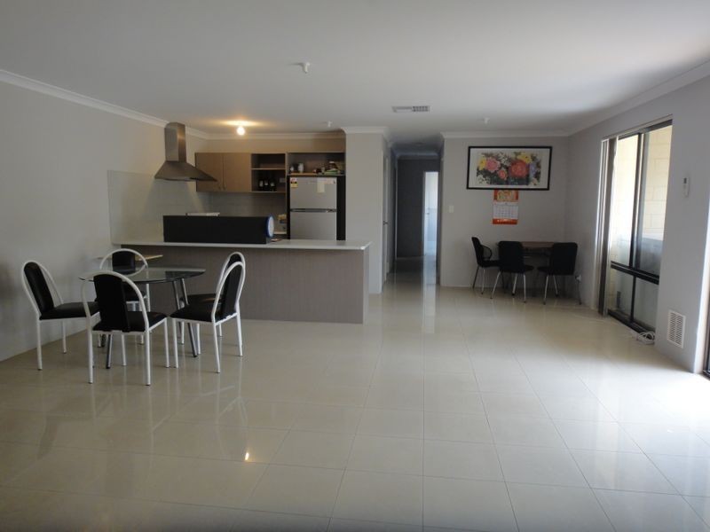 2/166 Wharf Street, Cannington WA 6107