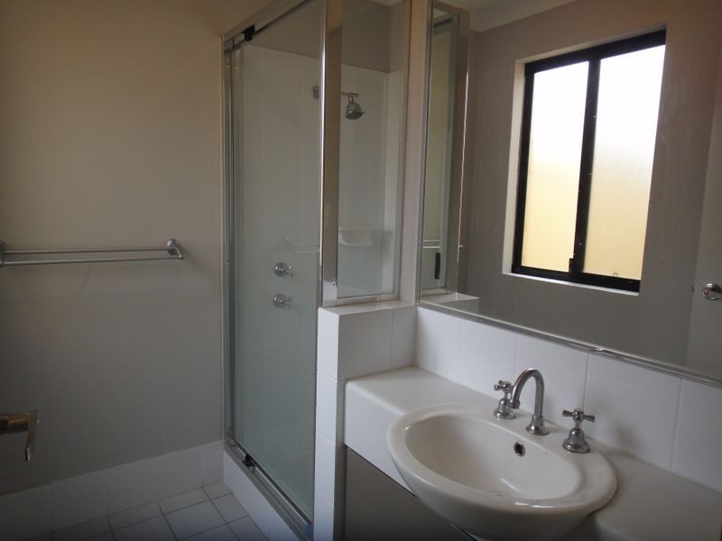 2/166 Wharf Street, Cannington WA 6107