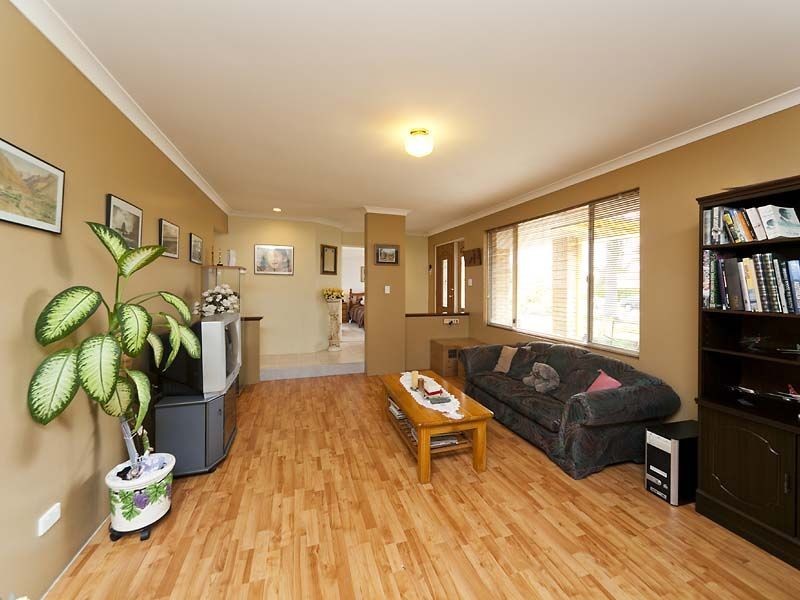 42 Tea Tree Way, Thornlie WA 6108